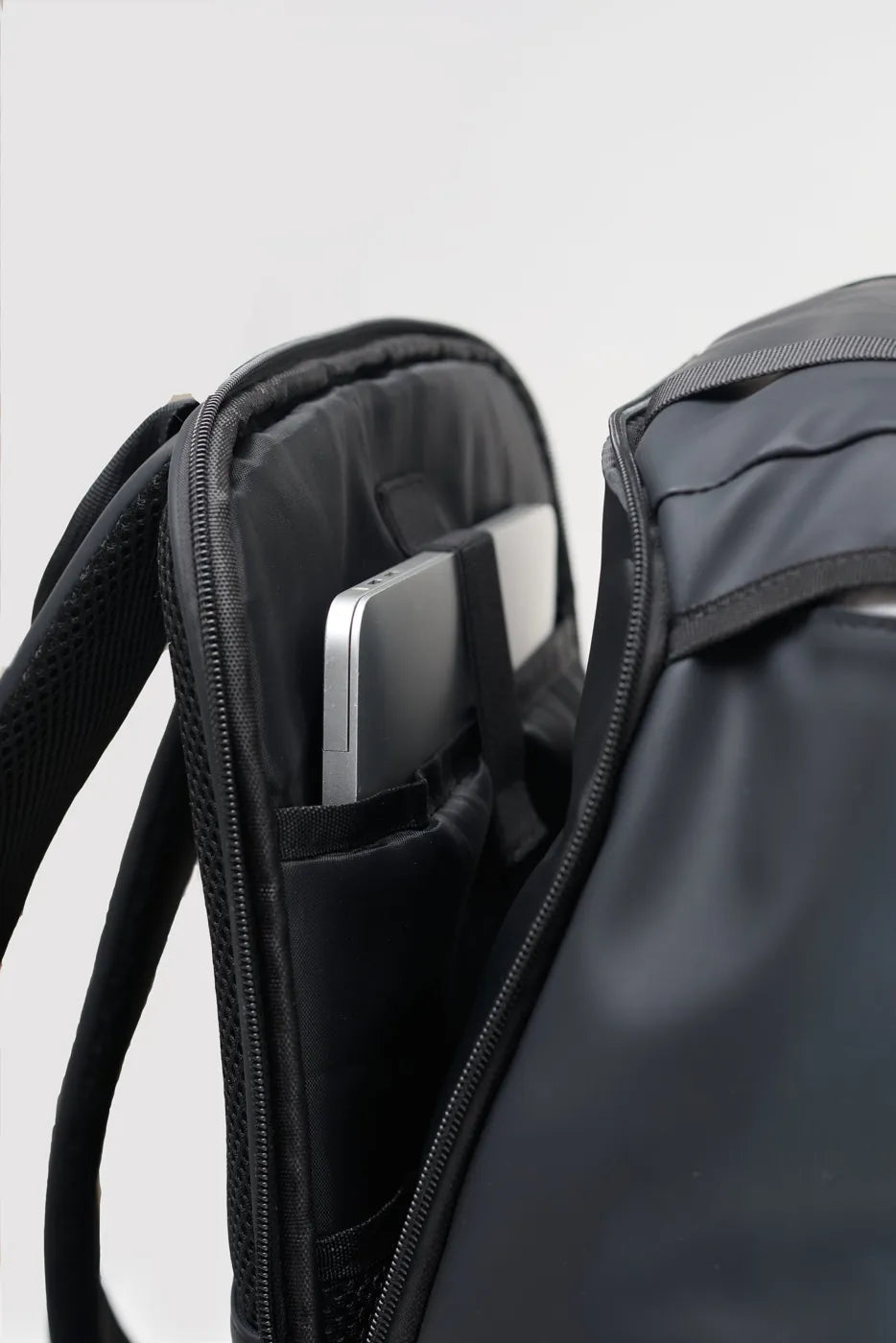 Laptop compartment